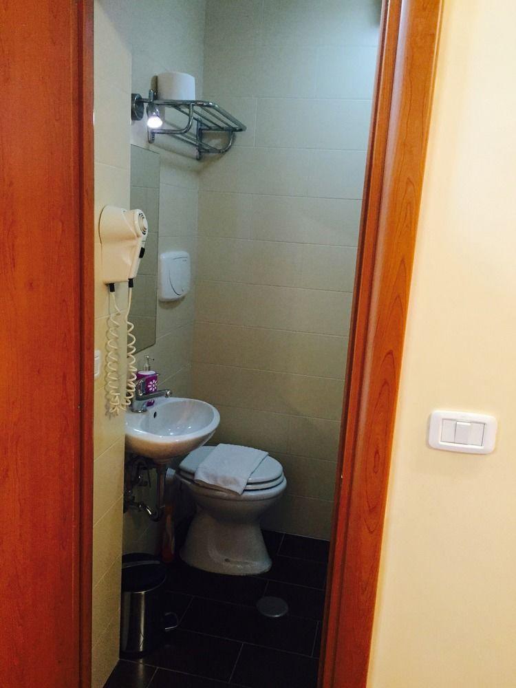 Zhihua Guest House Рим Екстер'єр фото
