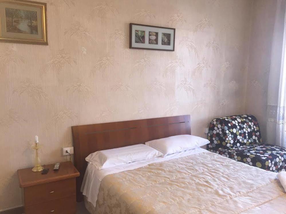 Zhihua Guest House Рим Екстер'єр фото